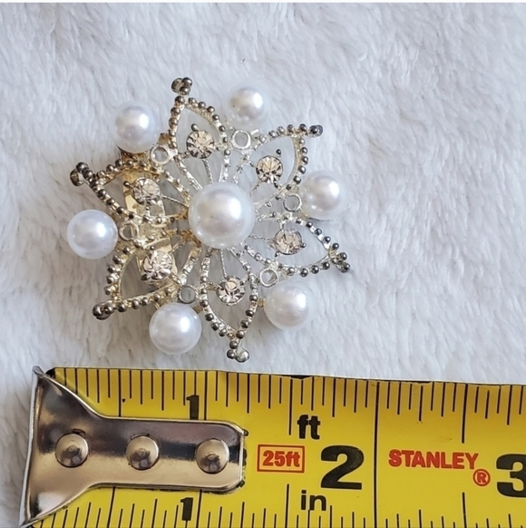 Faux Pearl Rhinestone Brooch Pin - Picture 4 of 6